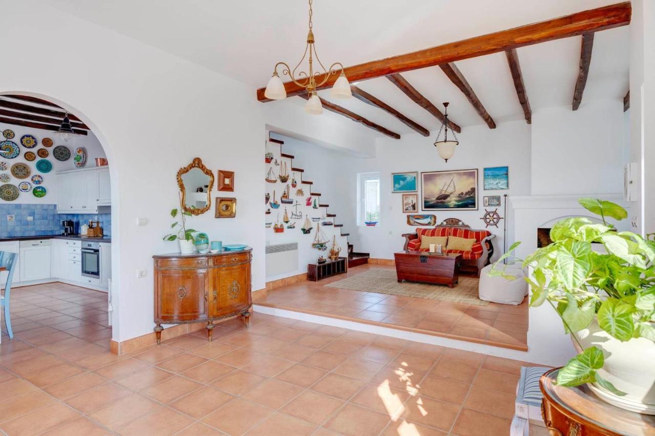 Cycladic Aura - Traditional Holiday Cottage 피니카스 외부 사진
